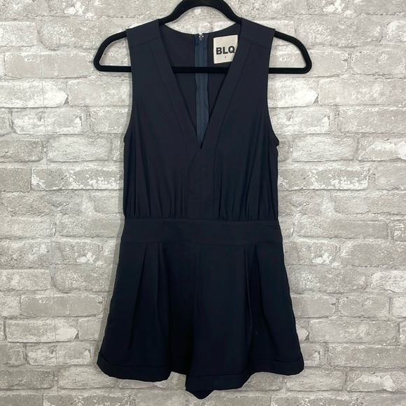 BLQ Pleated Navy Romper - Picture 2 of 11